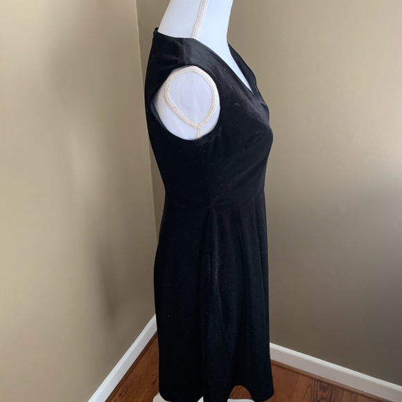 London Times Velvet V Neck Sleeveless Dress - Picture 3 of 5